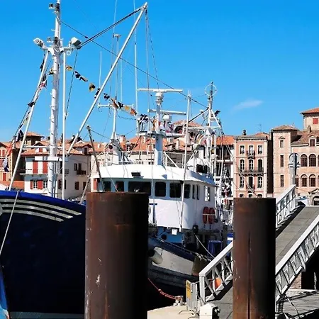 Renove Pres Du Centre Et De La Avec Parking Et Mezzanine - Fr-1-4-594