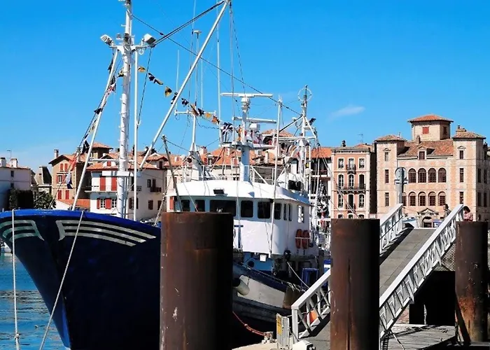Renove Pres Du Centre Et De La Avec Parking Et Mezzanine - Fr-1-4-594